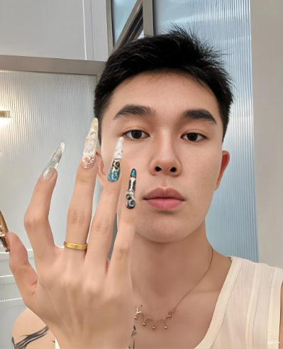 2026年大学男生创业做美甲的最新思路